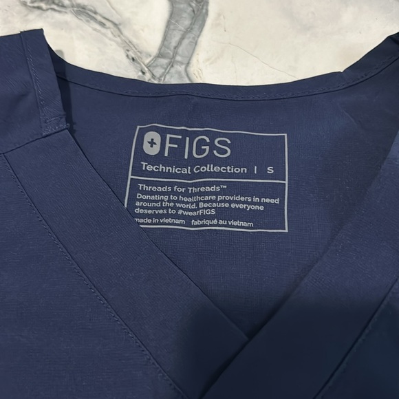 FIGS Slim Leon FREEx Three-Pocket Scrub Top™. Size small. Washed once, not worn. - Picture 2 of 4